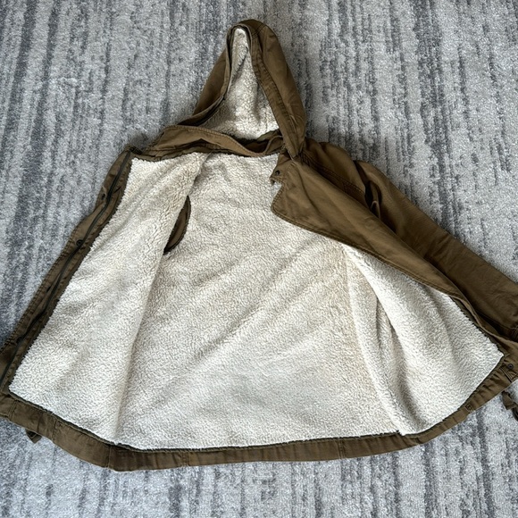 Green jacket with fuzzy lining in body section and hood - Picture 3 of 5